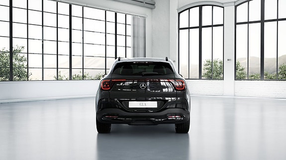 Mercedes-Benz GLA250 4 of 8