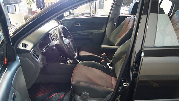Kia Rio 5 of 10