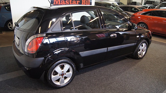 Kia Rio 2 of 10