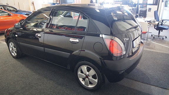 Kia Rio 3 of 10