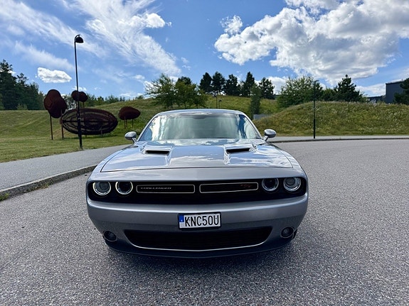 Dodge Challenger 10 of 15