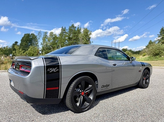 Dodge Challenger 7 of 15