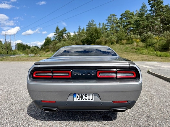Dodge Challenger 6 of 15