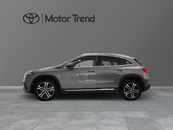 Mercedes-Benz EQA250 3 of 11