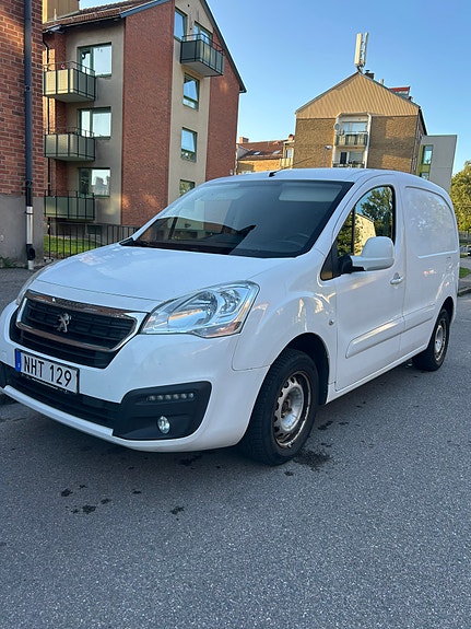 Peugeot Partner 2 of 8