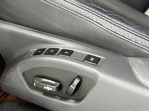 Volvo XC70 18 of 30