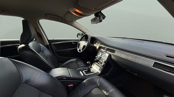 Volvo V70 11 of 22