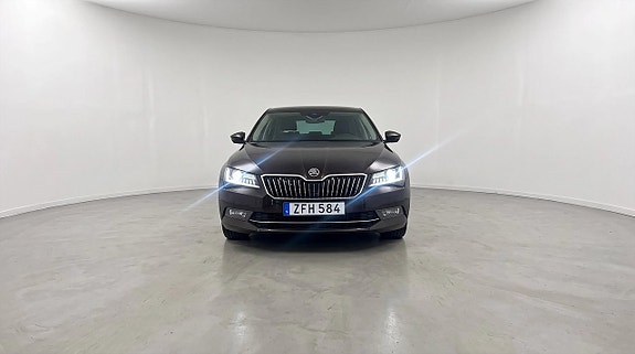 Skoda Superb 2 of 25