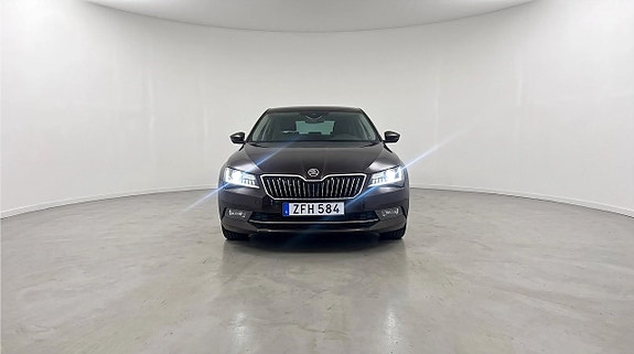 Skoda Superb 2 of 27