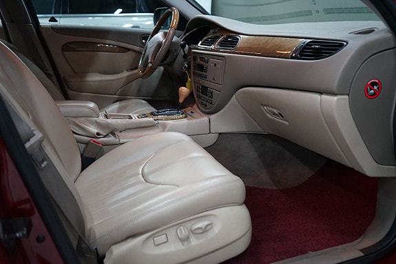 Jaguar S-TYPE 9 of 15