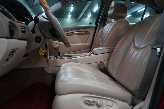 Jaguar S-TYPE 8 of 15