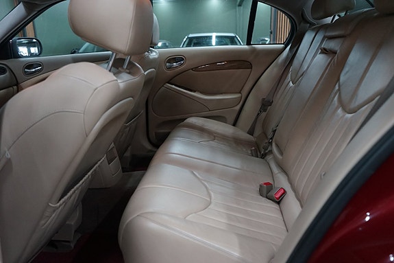Jaguar S-TYPE 12 of 15