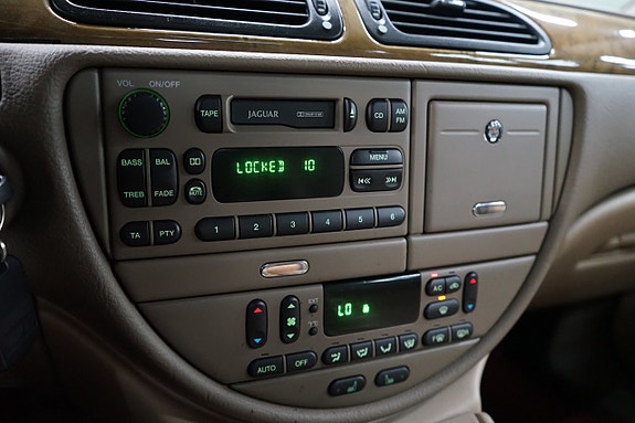 Jaguar S-TYPE 14 of 15