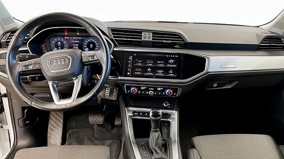 Audi Q3 11 of 12