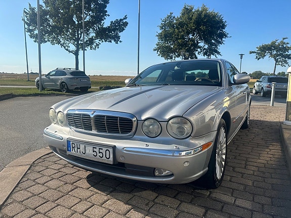 Jaguar XJ 3 of 10