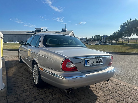 Jaguar XJ 5 of 10