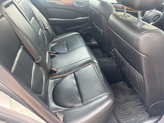 Jaguar XJ 8 of 10