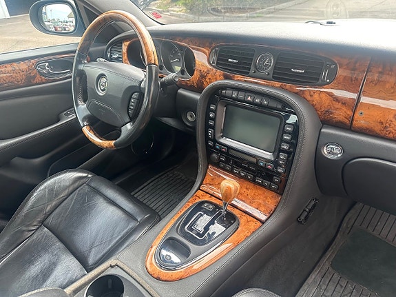 Jaguar XJ 6 of 10