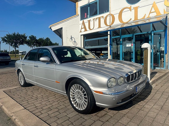 Jaguar XJ 2 of 10