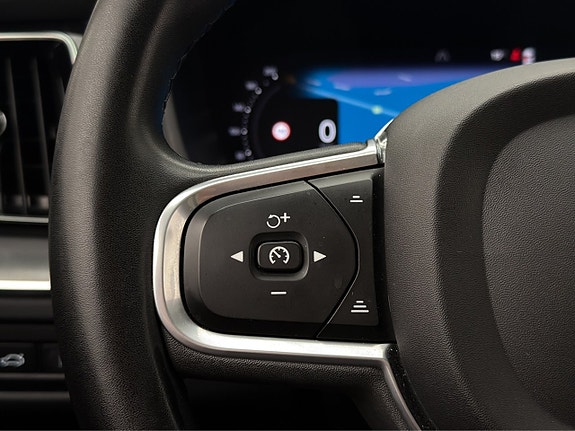Volvo XC60 16 of 30