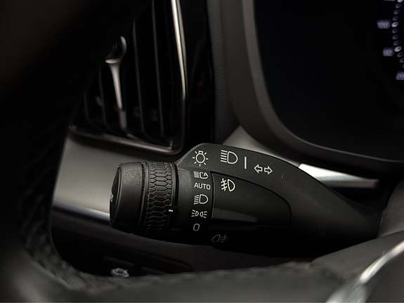Volvo XC60 15 of 30