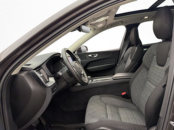 Volvo XC60 12 of 30