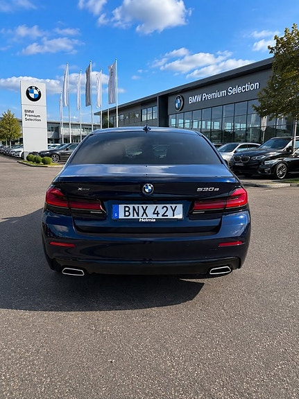 BMW 530e 2 of 11