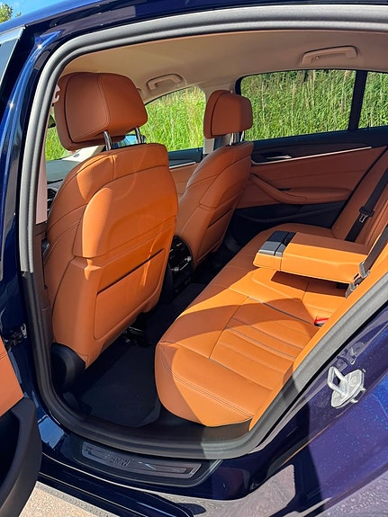 BMW 530e 3 of 11