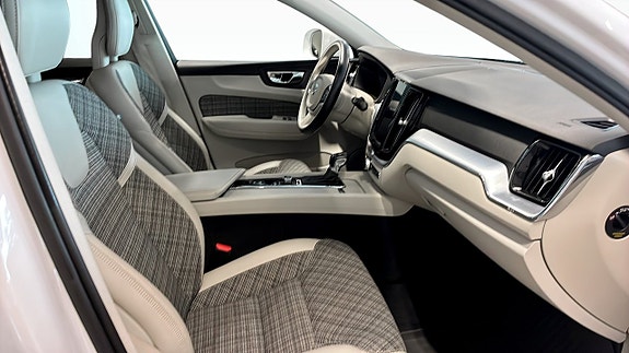 Volvo XC60 3 of 9