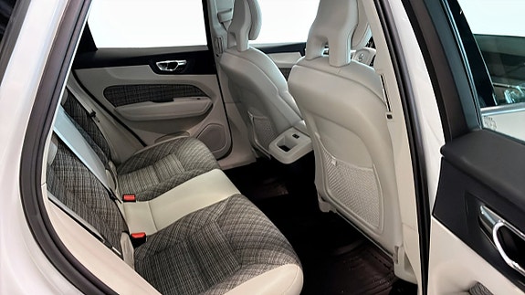 Volvo XC60 5 of 9