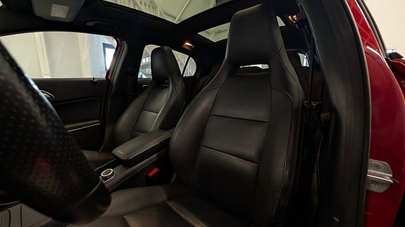 Mercedes-Benz GLA220 17 of 23