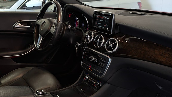 Mercedes-Benz GLA220 14 of 23