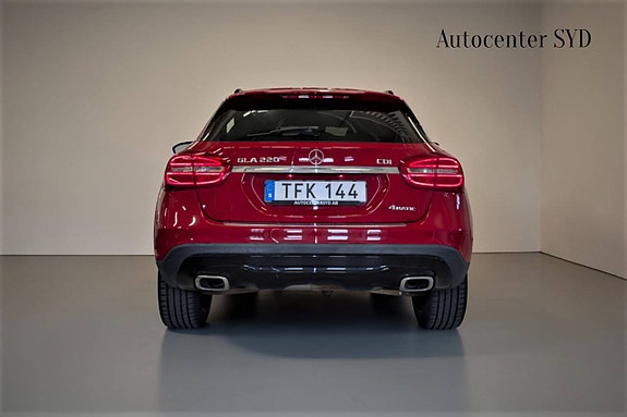 Mercedes-Benz GLA220 4 of 23