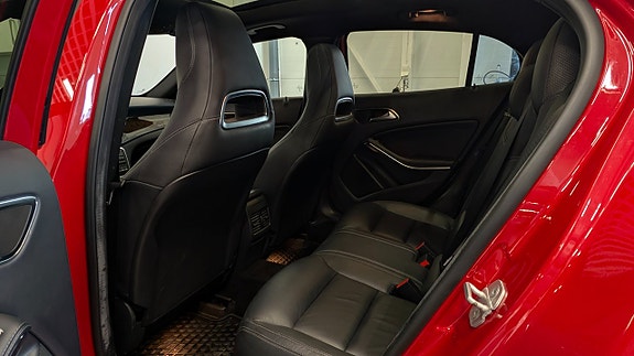 Mercedes-Benz GLA220 18 of 23