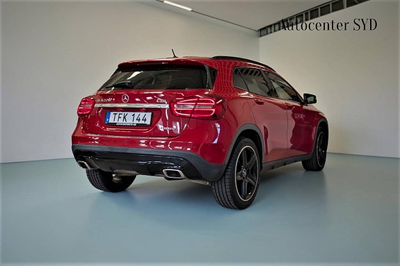 Mercedes-Benz GLA220 3 of 23