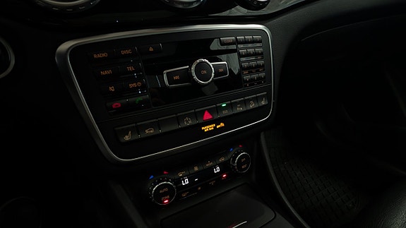 Mercedes-Benz GLA220 19 of 23