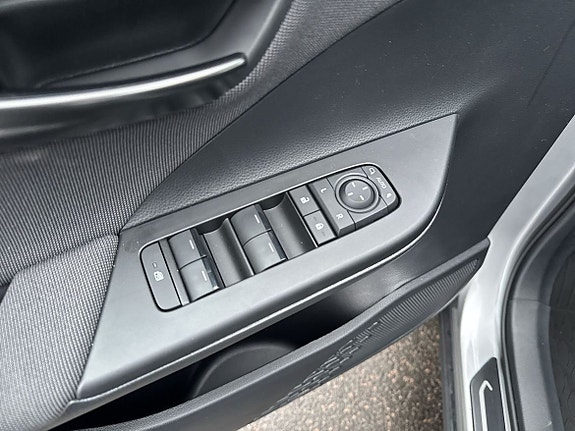 Toyota C-HR 17 of 25