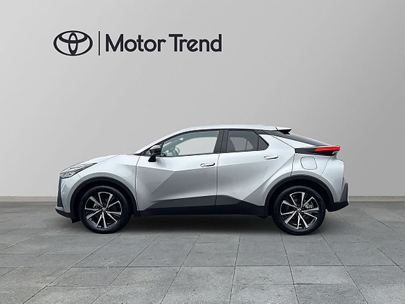 Toyota C-HR 3 of 25
