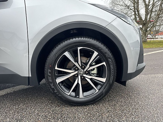 Toyota C-HR 15 of 25