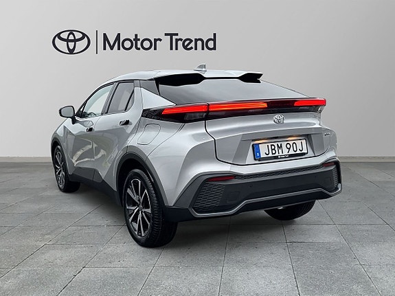 Toyota C-HR 2 of 25