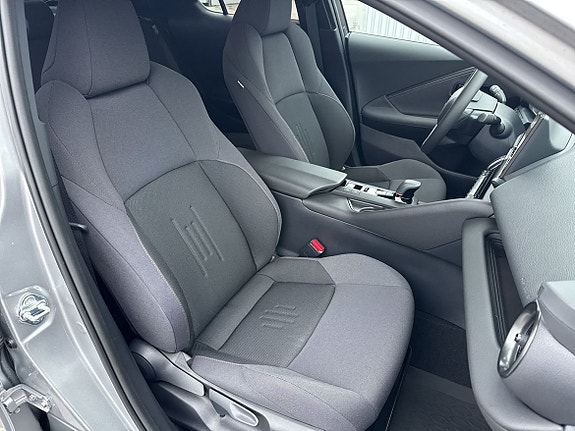 Toyota C-HR 12 of 25