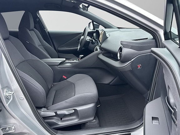 Toyota C-HR 7 of 25
