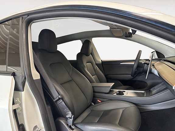 Tesla Model Y 14 of 16