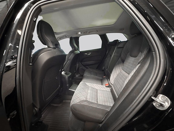 Volvo XC60 9 of 23