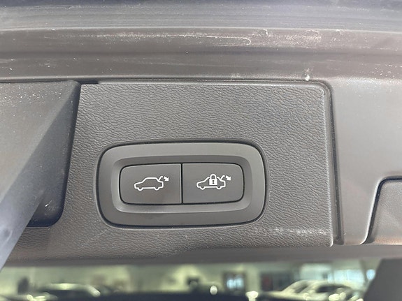 Volvo XC60 17 of 23