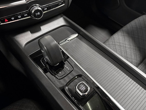 Volvo XC60 12 of 23