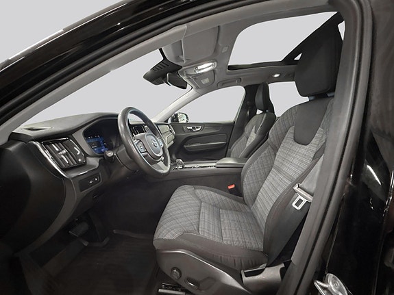 Volvo XC60 8 of 23