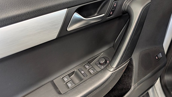 Volkswagen Passat Alltrack 17 of 24