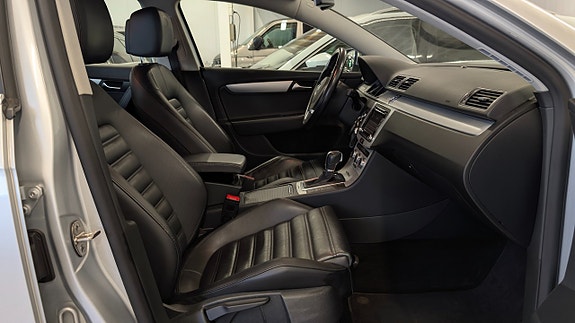 Volkswagen Passat Alltrack 12 of 24