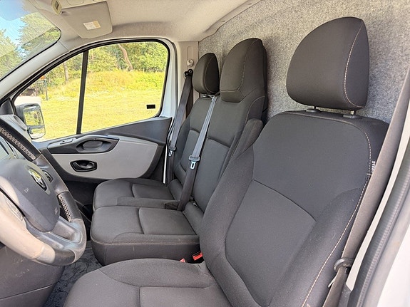 Renault Trafic 9 of 9
